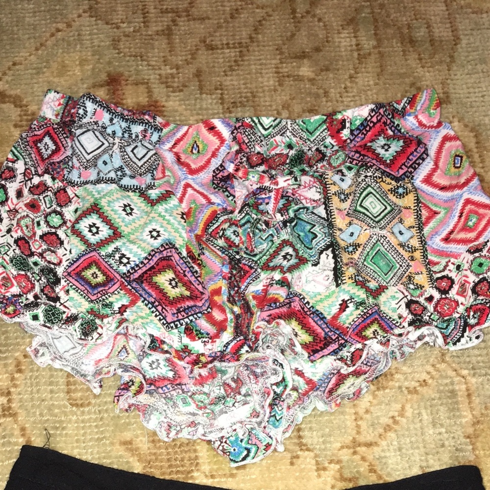American threads patterned flowy shorts